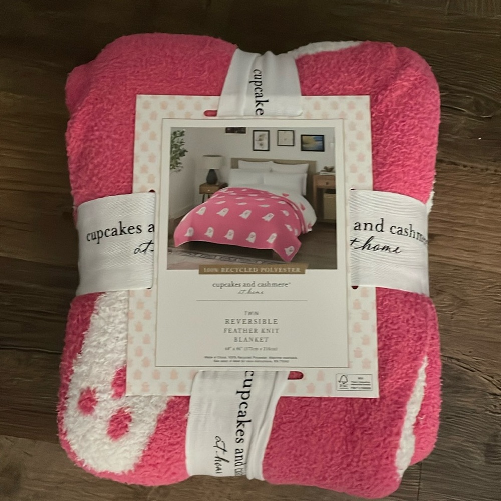 NWT Pink Ghost Twin Reversible Blanket, Cupcakes and cashmere at home